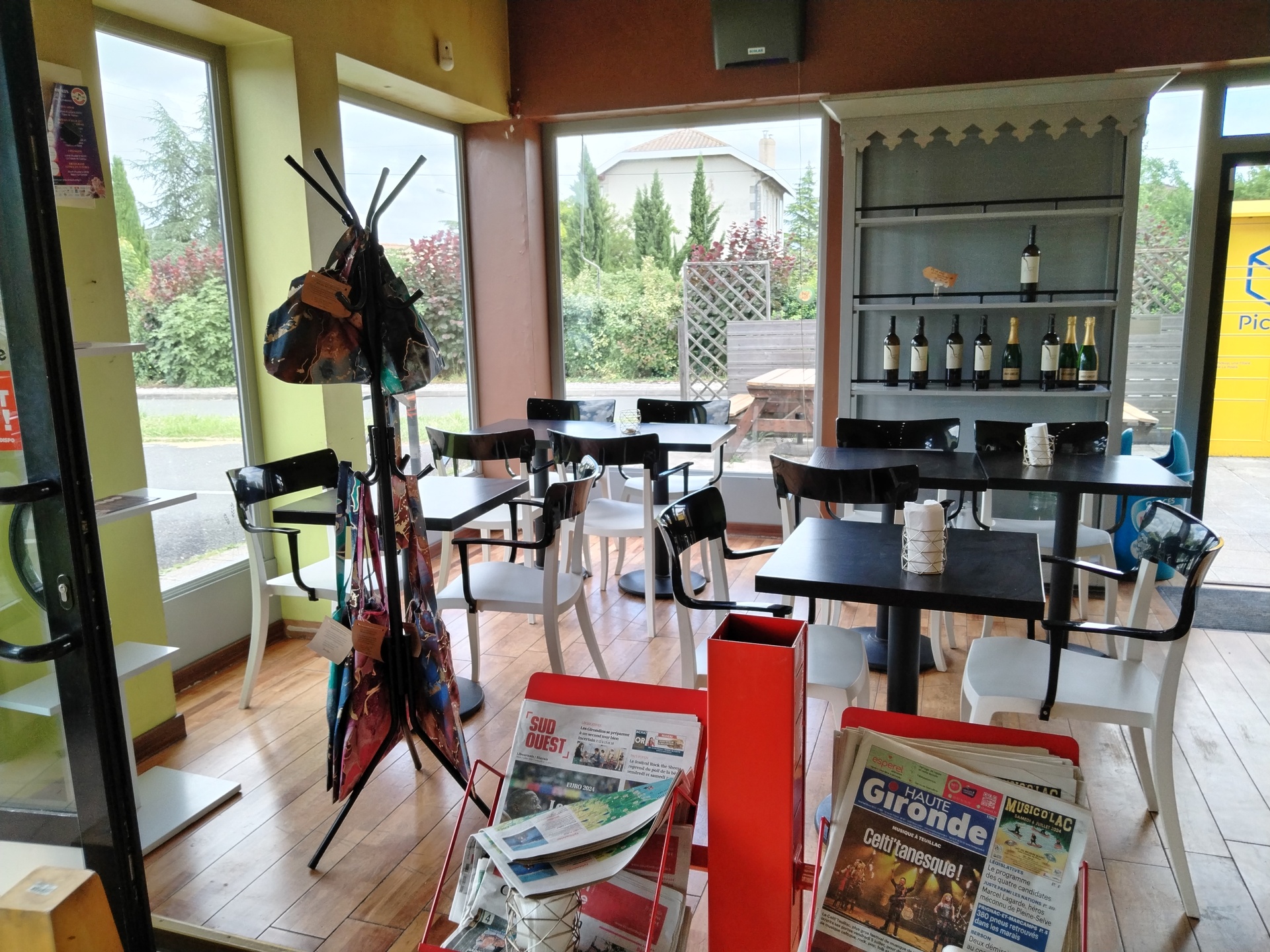 A ceder BOULANGERIE-SNACKING PROCHE DE L'ESTUAIRE DE LA GIRONDE - Ref: 33-1144